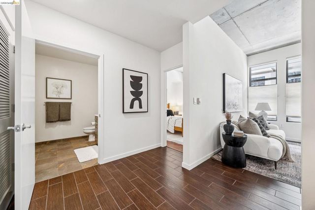 288 3rd St 104, Oakland, CA 94607