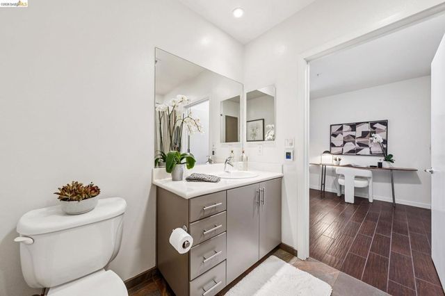 288 3rd St 104, Oakland, CA 94607