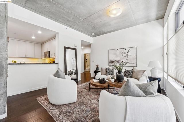 288 3rd St 104, Oakland, CA 94607