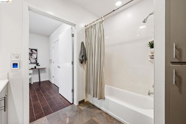 288 3rd St 104, Oakland, CA 94607