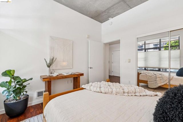 288 3rd St 104, Oakland, CA 94607