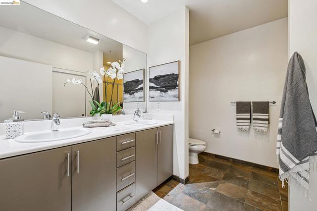 288 3rd St 104, Oakland, CA 94607