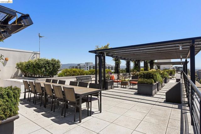 288 3rd St 104, Oakland, CA 94607