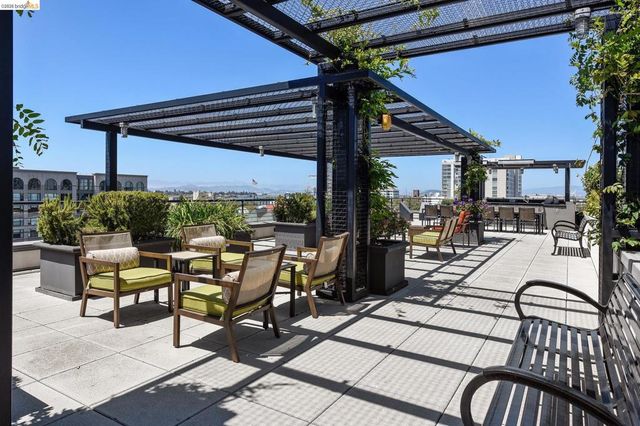 288 3rd St 104, Oakland, CA 94607