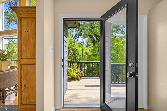 92 HIGH KNOB RD, Front Royal, VA 22630