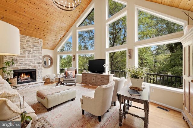 92 HIGH KNOB RD, Front Royal, VA 22630