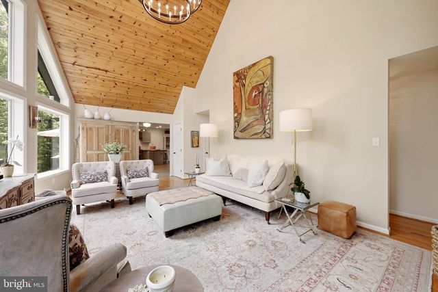 92 HIGH KNOB RD, Front Royal, VA 22630