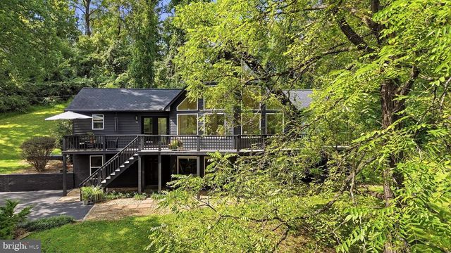 92 HIGH KNOB RD, Front Royal, VA 22630