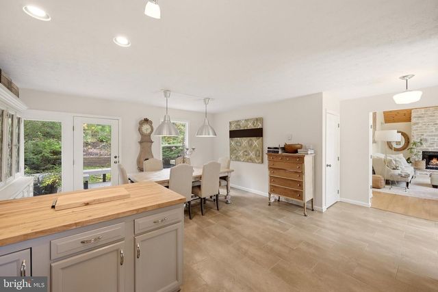 92 HIGH KNOB RD, Front Royal, VA 22630