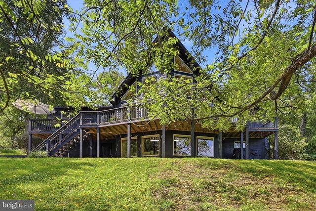 92 HIGH KNOB RD, Front Royal, VA 22630