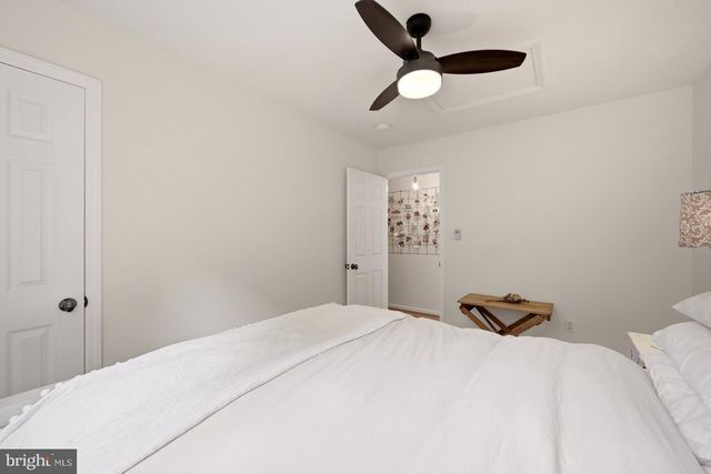 92 HIGH KNOB RD, Front Royal, VA 22630