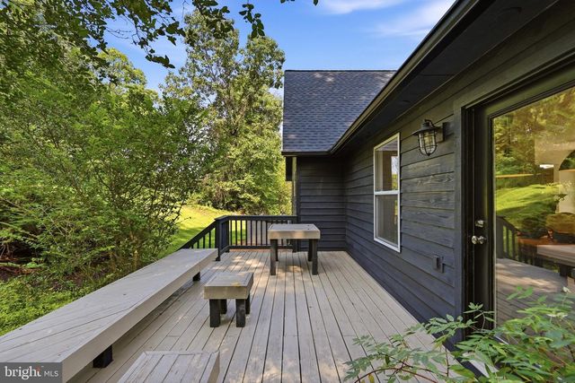 92 HIGH KNOB RD, Front Royal, VA 22630