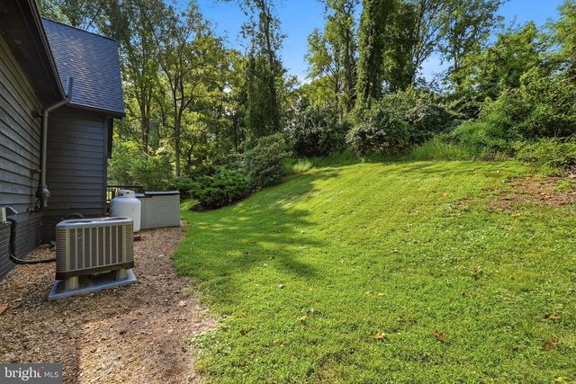 92 HIGH KNOB RD, Front Royal, VA 22630