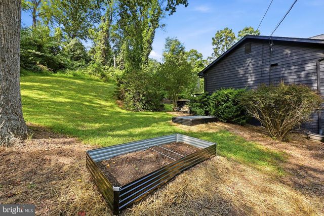 92 HIGH KNOB RD, Front Royal, VA 22630