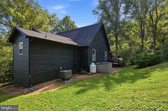 92 HIGH KNOB RD, Front Royal, VA 22630