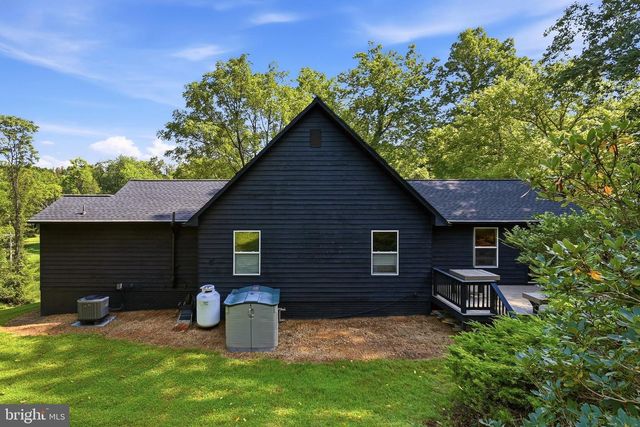 92 HIGH KNOB RD, Front Royal, VA 22630