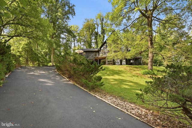 92 HIGH KNOB RD, Front Royal, VA 22630