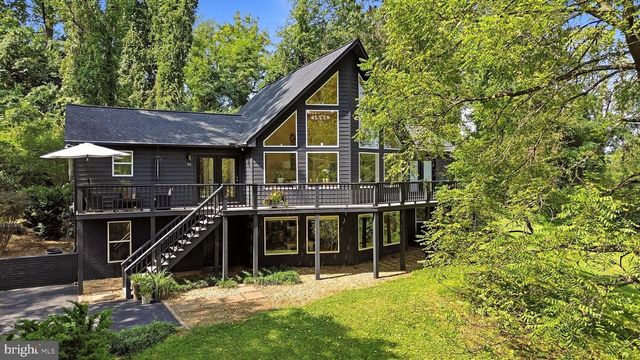 92 HIGH KNOB RD, Front Royal, VA 22630