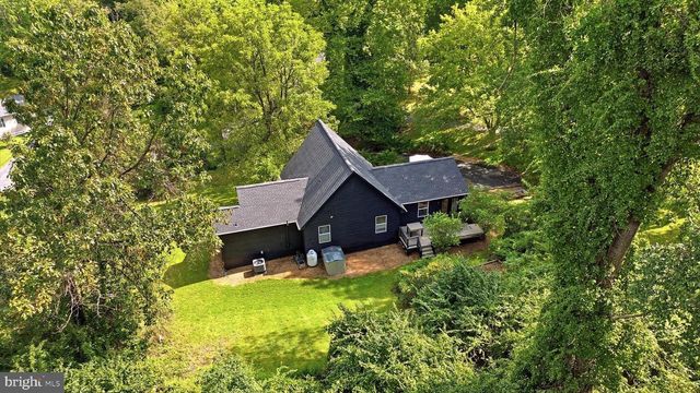 92 HIGH KNOB RD, Front Royal, VA 22630