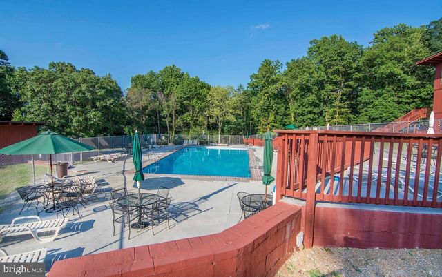 92 HIGH KNOB RD, Front Royal, VA 22630