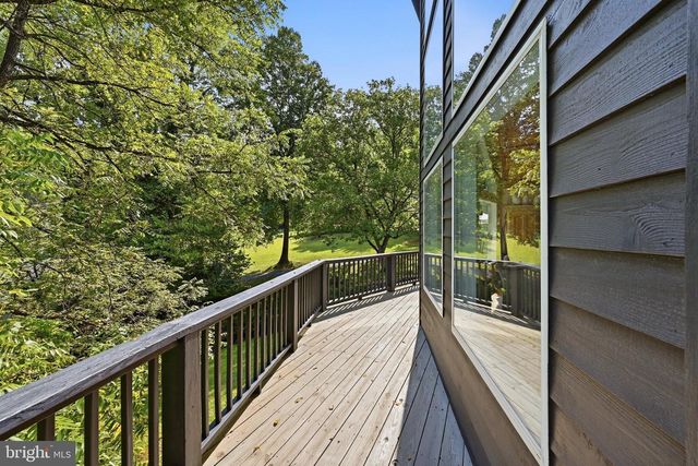 92 HIGH KNOB RD, Front Royal, VA 22630