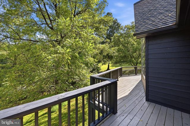 92 HIGH KNOB RD, Front Royal, VA 22630