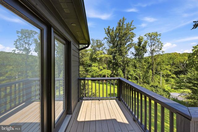 92 HIGH KNOB RD, Front Royal, VA 22630
