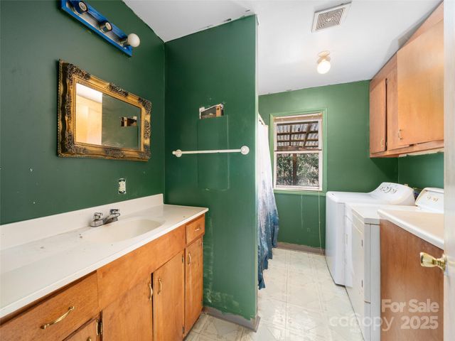 74 George Street, Spruce Pine, NC 28777