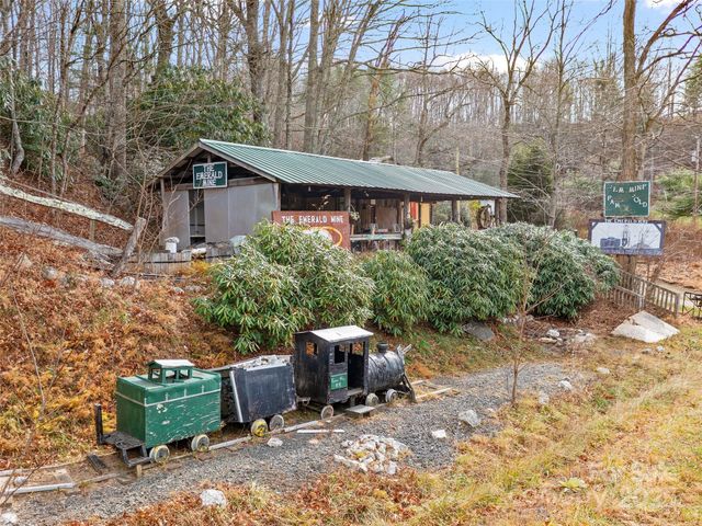 74 George Street, Spruce Pine, NC 28777