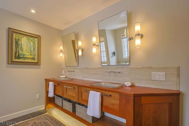 15 Ramsey Rd, Clinton Twp., NJ 08833