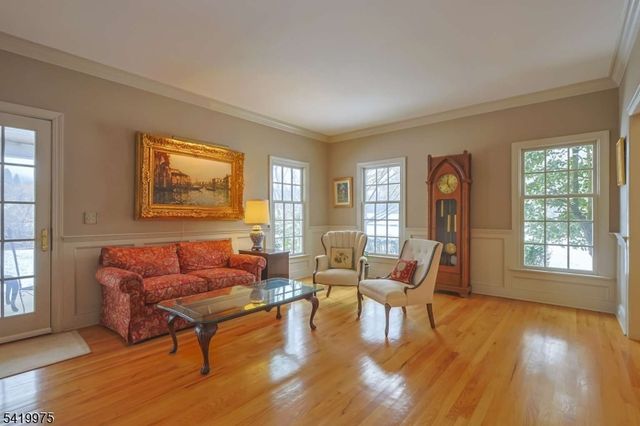 15 Ramsey Rd, Clinton Twp., NJ 08833