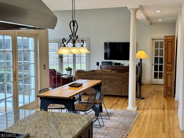 15 Ramsey Rd, Clinton Twp., NJ 08833