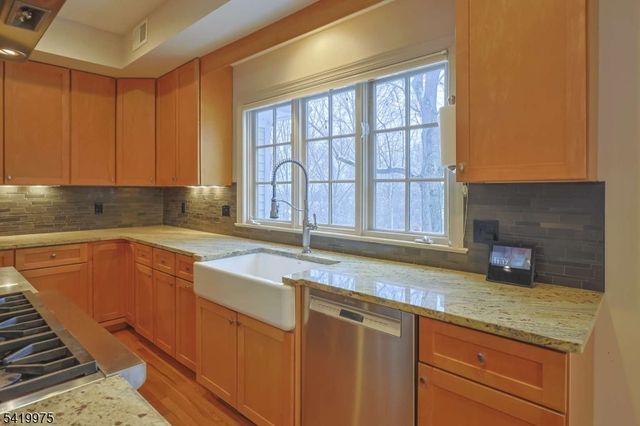 15 Ramsey Rd, Clinton Twp., NJ 08833