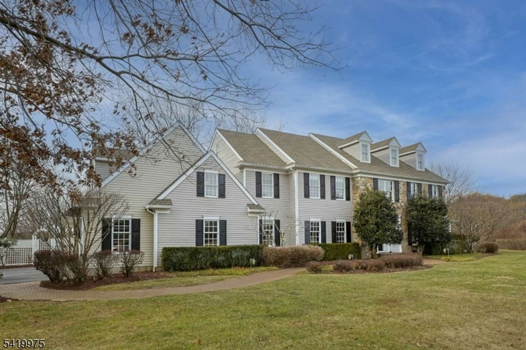 15 Ramsey Rd, Clinton Twp., NJ 08833