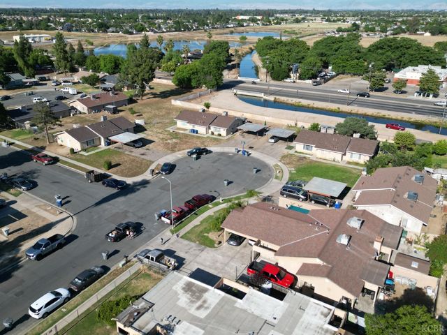 4778 E Hoxie Avenue, Fresno, CA 93725