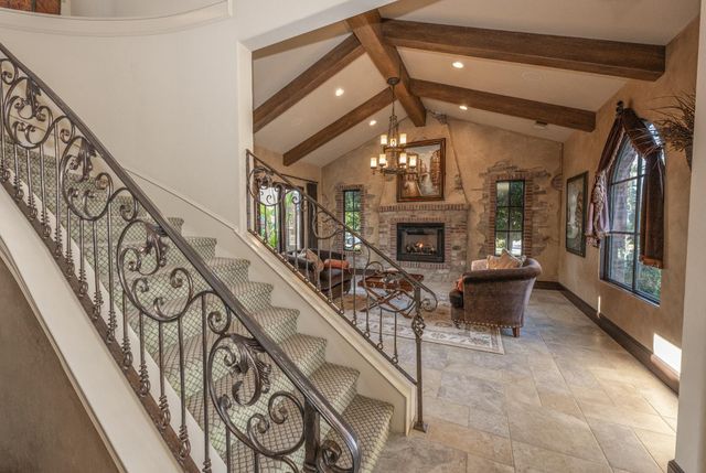 1639 E Clubhouse Drive, Fresno, CA 93730