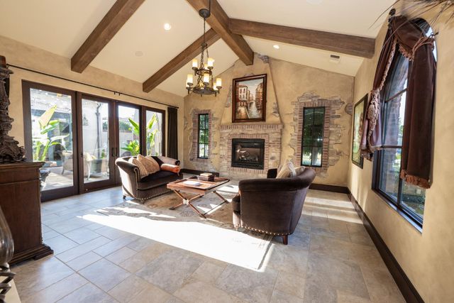 1639 E Clubhouse Drive, Fresno, CA 93730