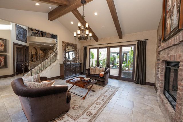 1639 E Clubhouse Drive, Fresno, CA 93730