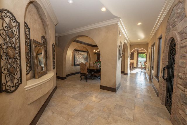 1639 E Clubhouse Drive, Fresno, CA 93730