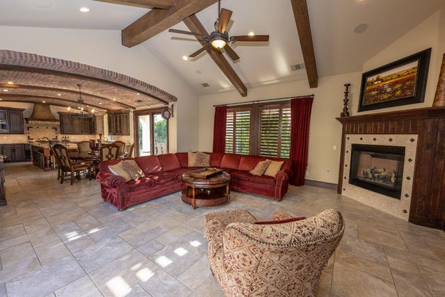 1639 E Clubhouse Drive, Fresno, CA 93730