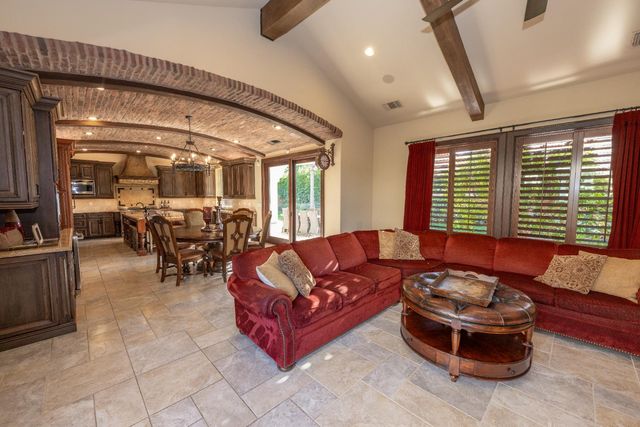 1639 E Clubhouse Drive, Fresno, CA 93730