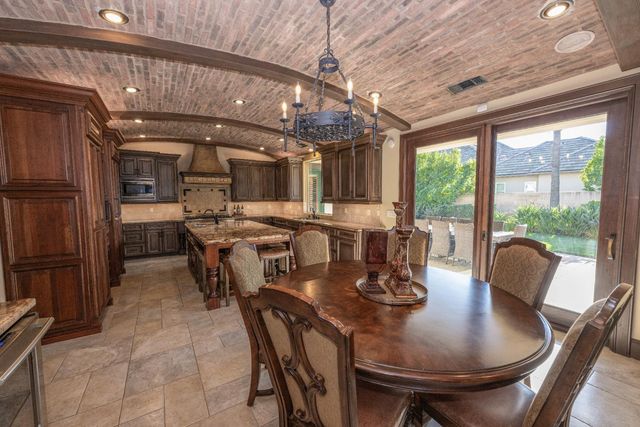 1639 E Clubhouse Drive, Fresno, CA 93730