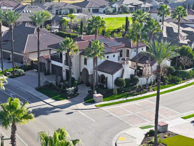 1639 E Clubhouse Drive, Fresno, CA 93730