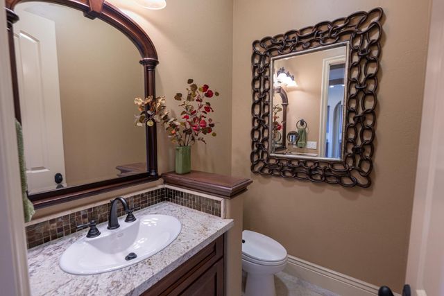 1639 E Clubhouse Drive, Fresno, CA 93730