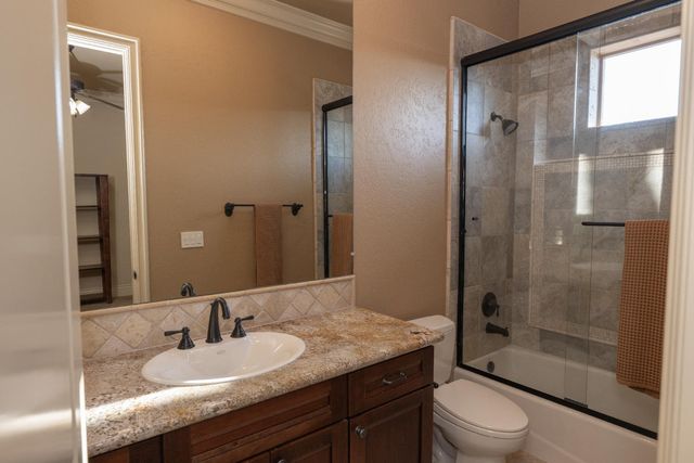 1639 E Clubhouse Drive, Fresno, CA 93730