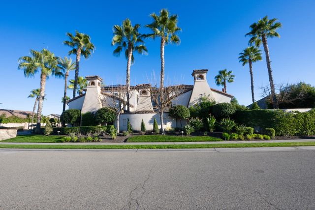 1639 E Clubhouse Drive, Fresno, CA 93730