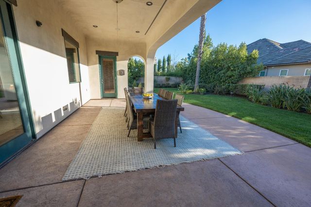 1639 E Clubhouse Drive, Fresno, CA 93730