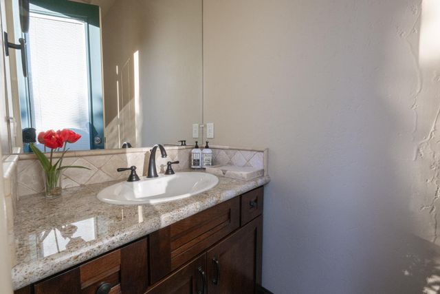 1639 E Clubhouse Drive, Fresno, CA 93730