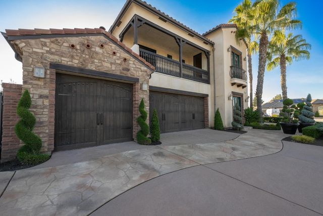 1639 E Clubhouse Drive, Fresno, CA 93730