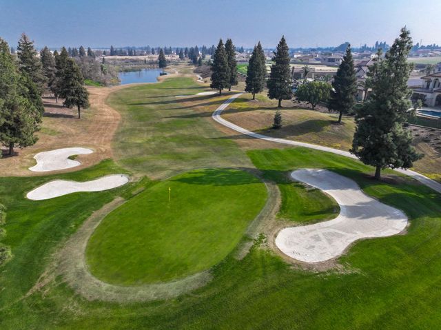 1639 E Clubhouse Drive, Fresno, CA 93730